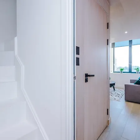 Sky Gardens - Modern Duplex Apartment