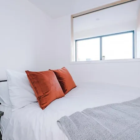 Sky Gardens - Modern Duplex Apartment *