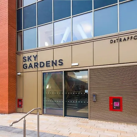 Sky Gardens - Modern Duplex Apartment *
