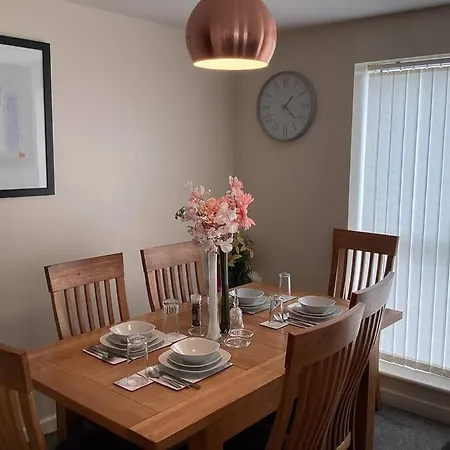 Modern 2 Bed, 2 Bath Near Etihad Stadium And Coop Live * Manchester