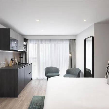 By Marriott Piccadilly מנצ'סטר