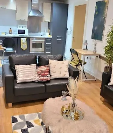 Balcony-view With Free And Secured Parking 아파트 *