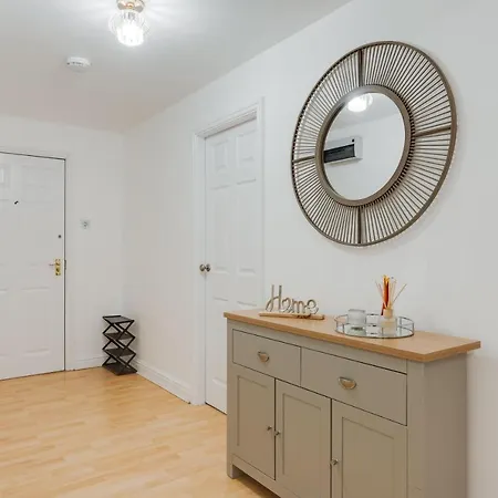 Cefas - Free Parking - Centre Manchester