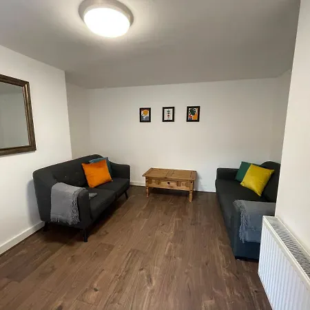Apartament The Crescent, Flat 1 - Stockport, *