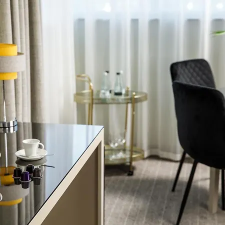 Mercure Piccadilly Hotel 4*
