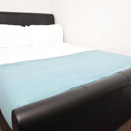 87 Rawsthorne Avenue Hotel Manchester