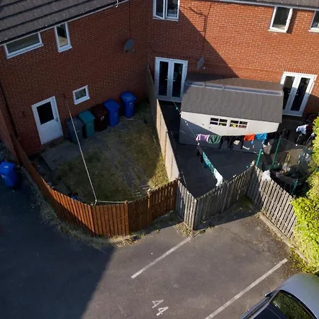 87 Rawsthorne Avenue Отель *