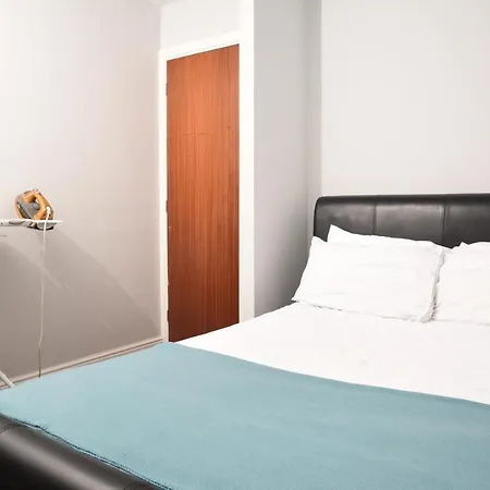 87 Rawsthorne Avenue Manchester