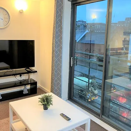 アパート Mosh Homes 01 *