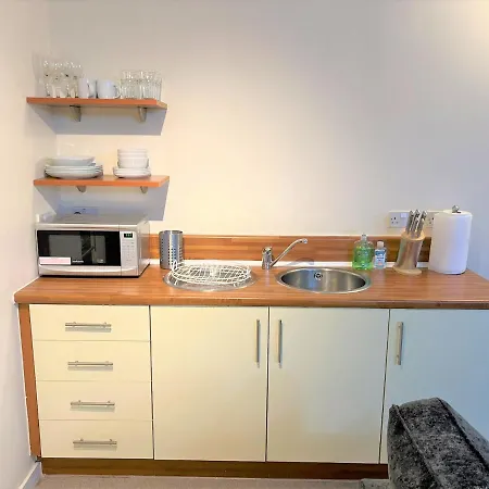 Mosh Homes 01 アパート