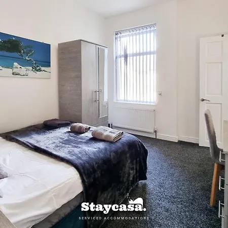Bright 4 Bedroom House With Free Parking Гостевой дом
