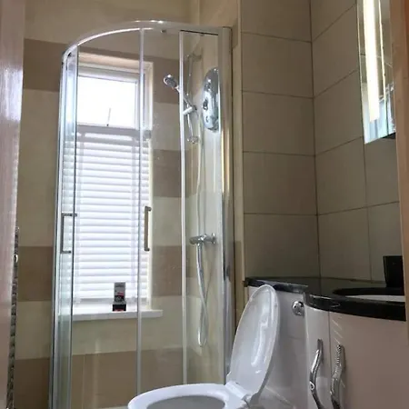 Private King En-suite Bedroom Close To Mediacityuk/old Trafford *