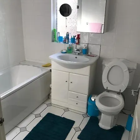 Private King En-suite Bedroom Close To Mediacityuk/old Trafford *