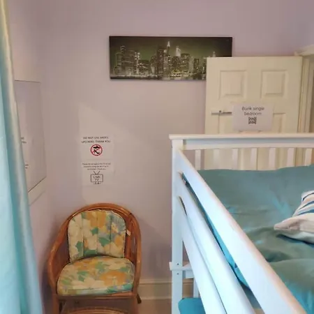 Private King En-suite Bedroom Close To Mediacityuk/old Trafford Homestay *