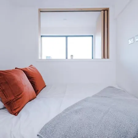 Sky Gardens - Stylish Duplex Apartment