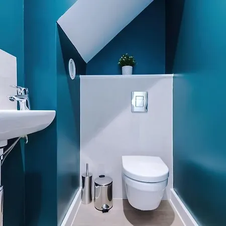 Sky Gardens - Stylish Duplex Apartment *