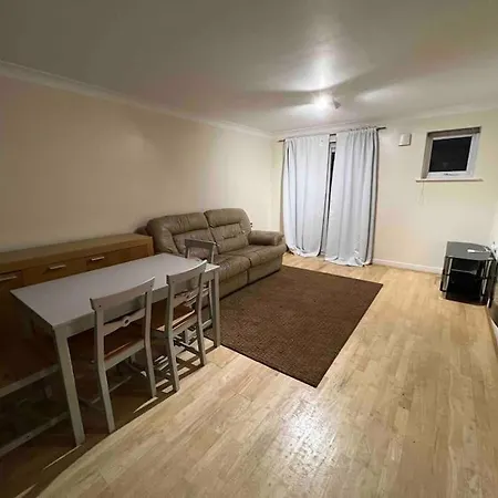 Lovely Flat On Chester Road With Free Parking Apartment Manchester