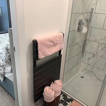 Lux Private Entrance 1 Bed - Free Parking - Ideal For Coop Live, Mcr Centre, Salford Royal Hospital & Buile Hill Mansion Wedding Venue Манчестер
