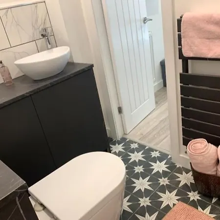 Lux Private Entrance 1 Bed - Free Parking - Ideal For Coop Live, Mcr Centre, Salford Royal Hospital & Buile Hill Mansion Wedding Venue Манчестер