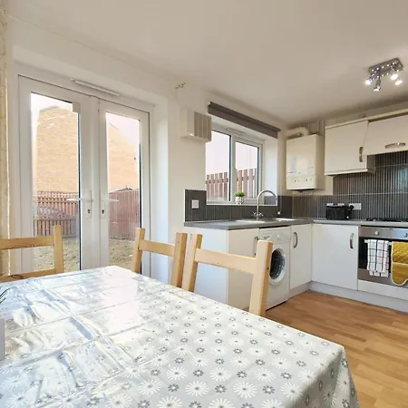 Holiday home The Metcombe - With Free Parking - 10 Minutes Walk To Coop Live Arena & Etihad Stadium