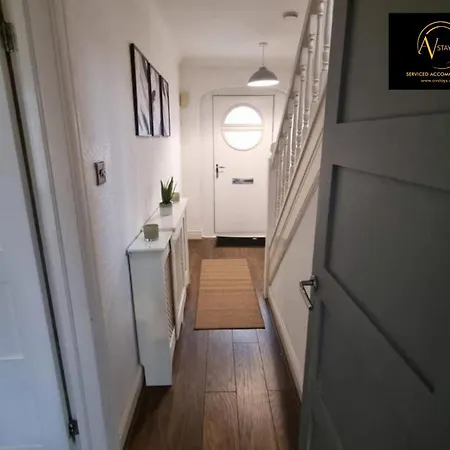 Casa vacanze Large House By Av Stays Short Lets Manchester