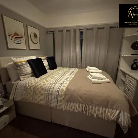 Large House By Av Stays Short Lets Casa vacanze Manchester