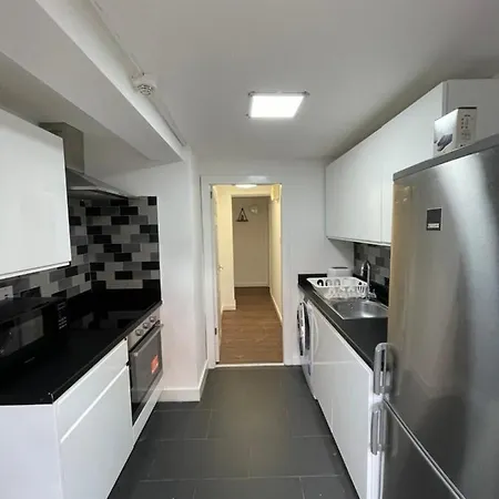 The Crescent, Flat 1 - Stockport, *