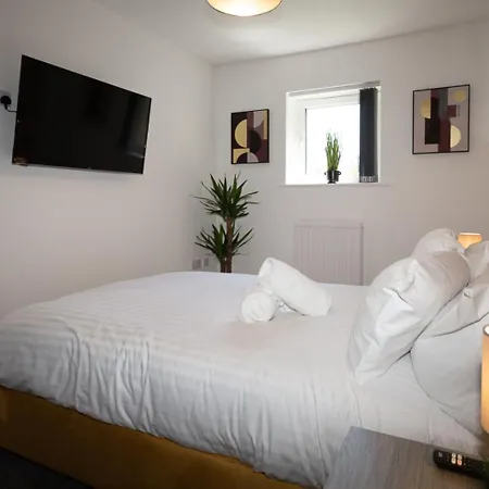 Apartment Pass The Keys Stylish 2 Bed Ground Floor Flat In Gated Community *