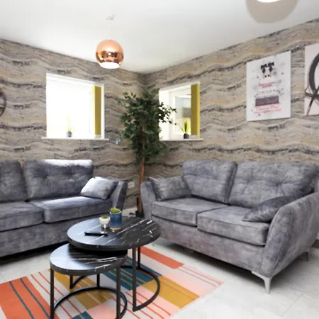 Apartment Pass The Keys Stylish 2 Bed Ground Floor Flat In Gated Community *