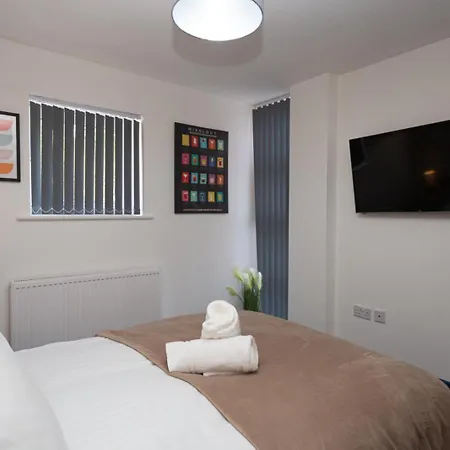 Pass The Keys Stylish 2 Bed Ground Floor Flat In Gated Community *