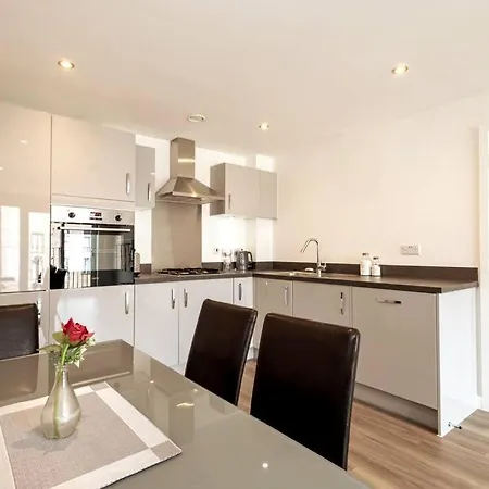 Lovely Entire 2-bed *