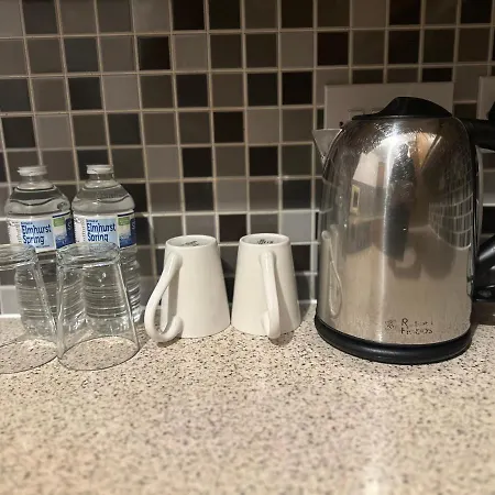 아파트 2 Bedroom With Free Parking Wi-fi, Very Close To Ao Arena & City Centre