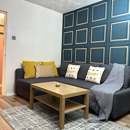 Cozy 1 Bedroom In The Location In Centre דירה *