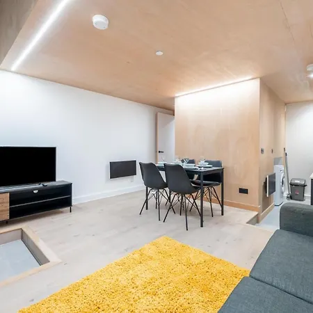 Апартаменты Stunning 2bd In