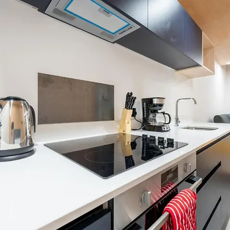 Апартаменты Stunning 2bd In