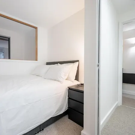 Stunning 2bd In *