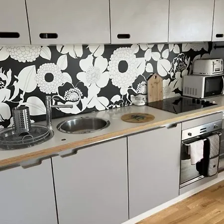 Apartment 1-bedroom For Rent In Salford *