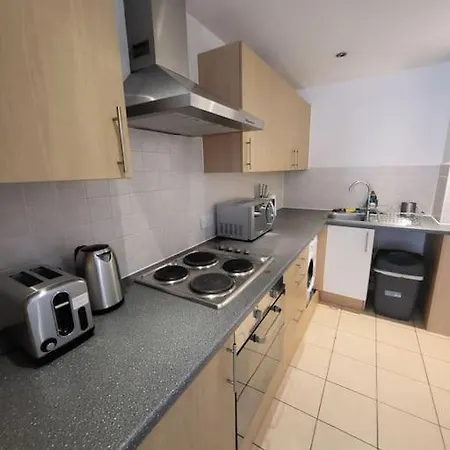Apartment Awesome 1 Bedroom *