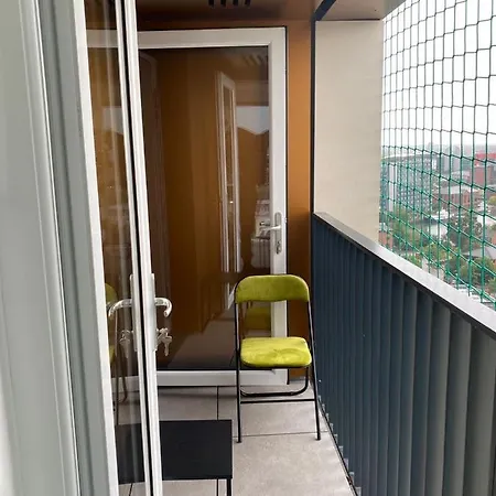 Luxury 2 Bedroom En-suite Balcony Views Lägenhet