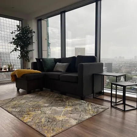 Luxury 2 Bedroom En-suite Balcony Views Manchester