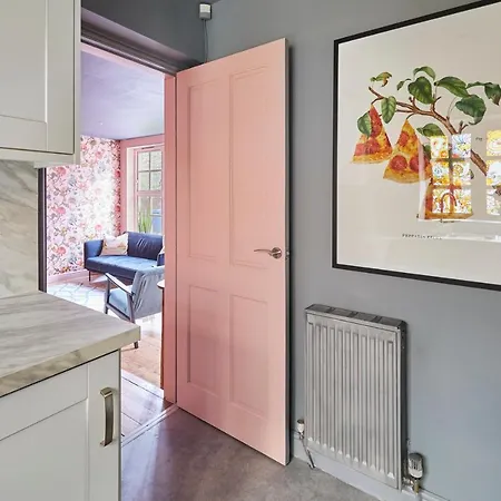Host & - Tripps Mews * Manchester