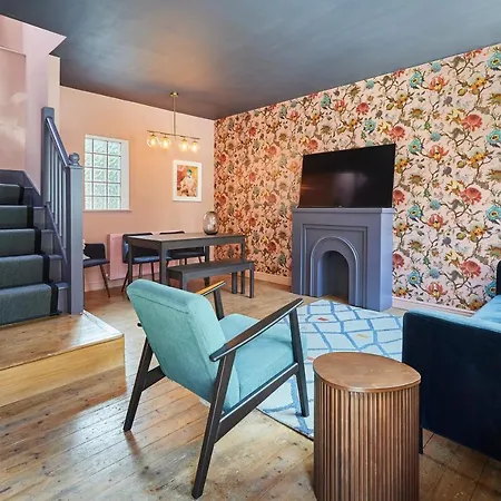Host & - Tripps Mews Holiday home *