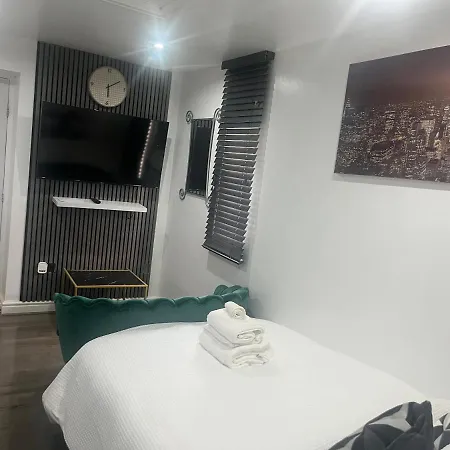 Dynasty Apartment *