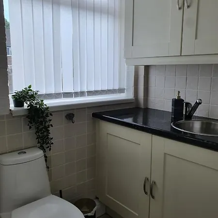 Holiday home Cheerful 3 Bedroom House With Spacious Garden