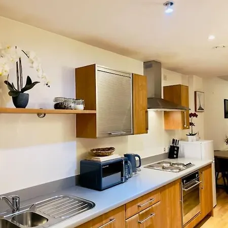 Beautiful Open Plan Living! مانشستر