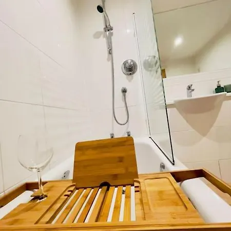 Beautiful Open Plan Living! Apartment Manchester
