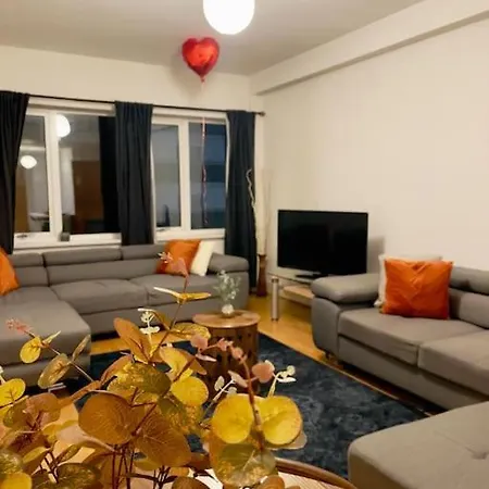 Apartment Beautiful Open Plan Living! *