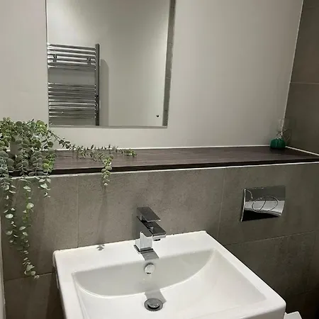 Lovely Entire Flat In * マンチェスター