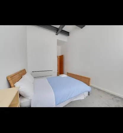 Princess Street Apartment *