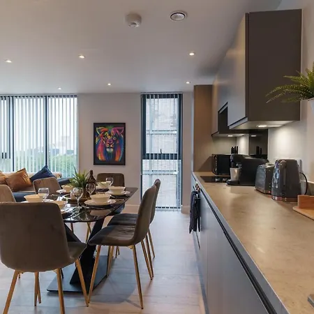 Stunning Brand New 3bed Apartment! *